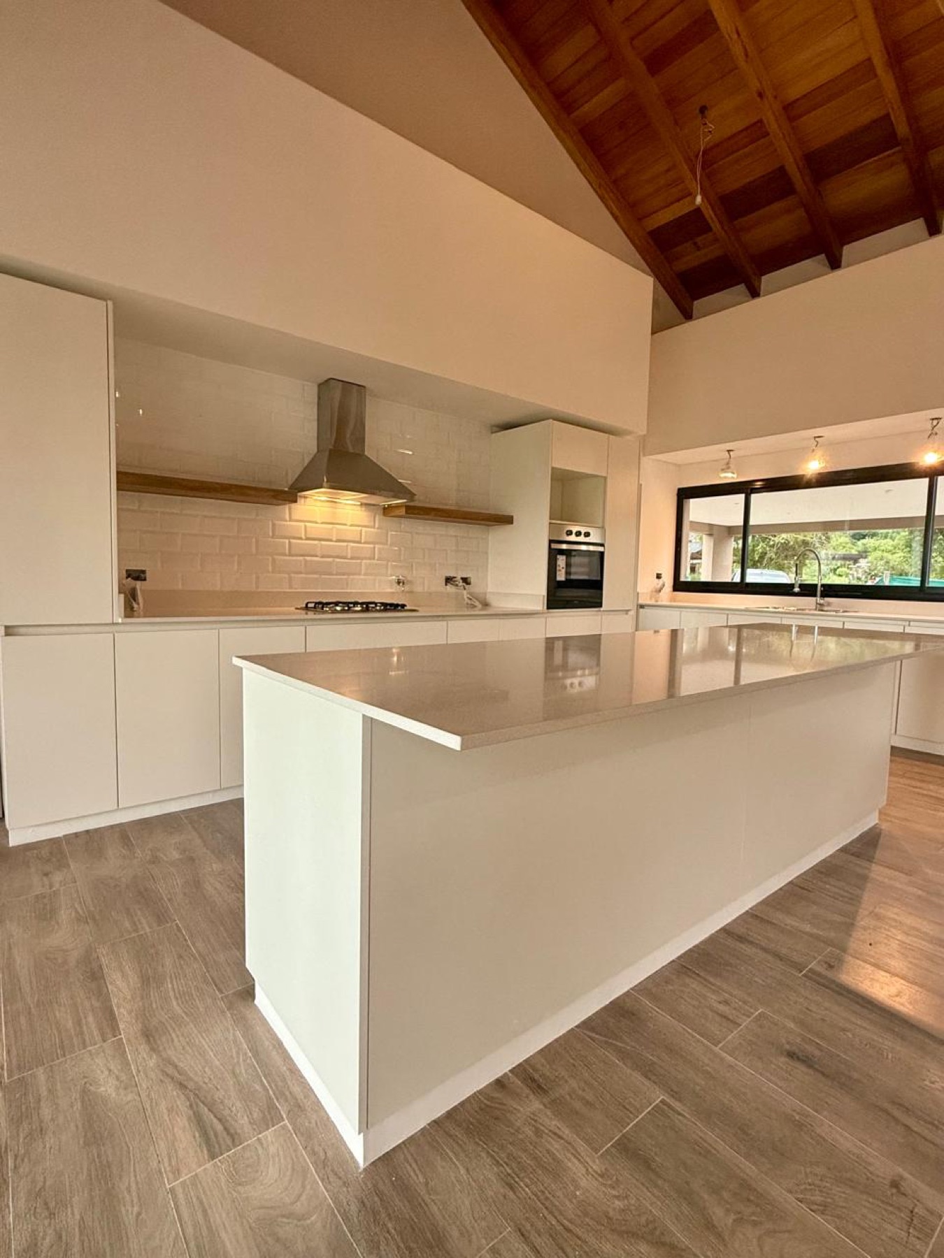 Techo y madera de La Reserva I